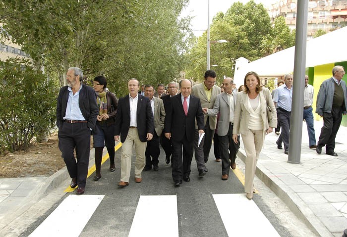 &copy;Ayto.Granada: Los veh�culos podr�n circular desde hoy en ambas direcciones en la calle Ribera del Beiro